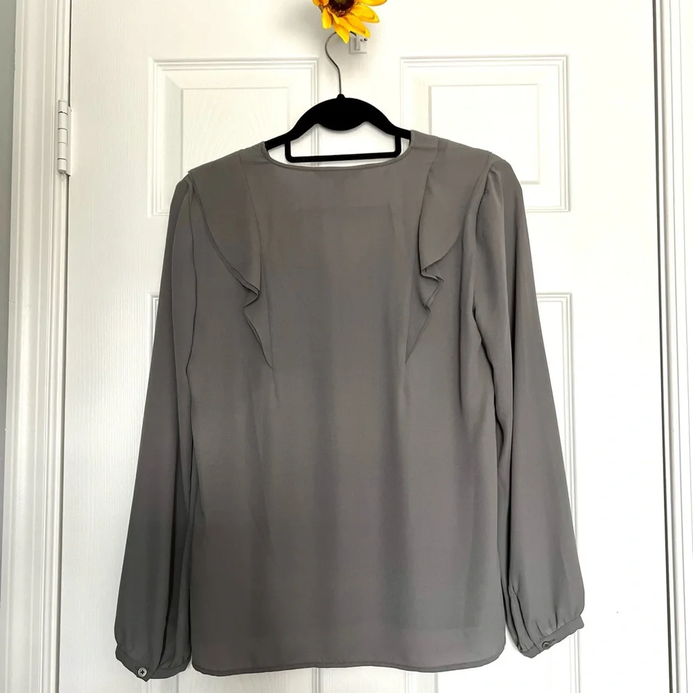 BANANA REPUBLIC Crepe Flounce Blouse-Gray-Size Small Petite - Picture 3 of 6